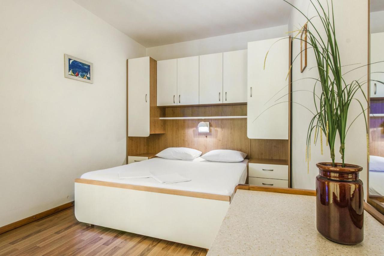 Apartments Konta City Center Vodice Esterno foto